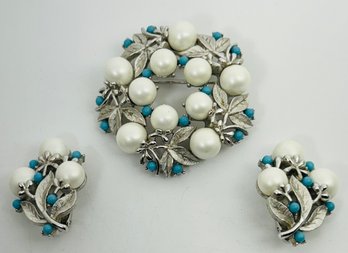 VINTAGE SIGNED SARAH COV SILVER TONE FAUX PEARL & TURQUOISE BROOCH AND MATCHING CLIP-ON EARRINGS