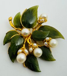 VINTAGE SIGNED SWOBODA GOLD TONE JADE AND PEARL BROOCH