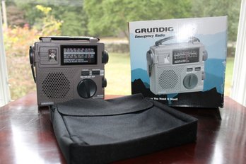 Grundig Emergency AM/FM/SW Radio With Case And Box Does Not Need Batteries Model FR200