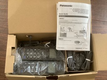 PANASONIC 5 CORDLESS PHONES WITH BASE