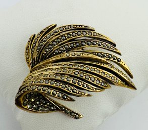 SIGNED VOGUE JLRY GOLD TONE MARCASITE LEAF BROOCH