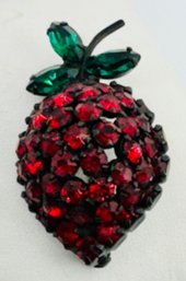 BEAUTIFUL SIGNED WARNER RED AND GREEN RHINESTONE STRAWBERRY BROOCH