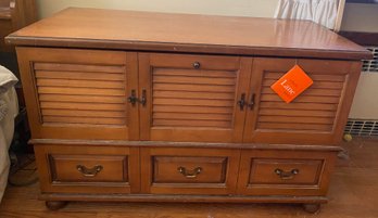 Lane Cedar Lift Top Chest With One Drawer