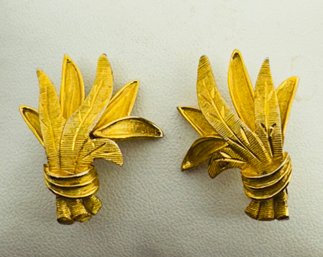 PRETTY SIGNED KRAMER GOLD TONE BRIGHT CUT CLIP-ON EARRINGS