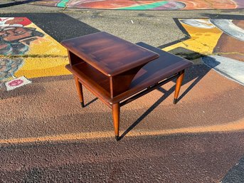 Mid-century Modern Two-Tier Walnut Dovetail End Table (Andre Bus For Lane Acclaim)