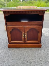 Media Cabinet *THIS ITEM LOCATED IN NEW HAVEN FOR PICKUP. **ARRANGE TO PICKUP BY CALLING RACHELCHRIS