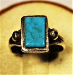 Fine Sterling Silver Ladies Ring W Turquoise Stone Size 4.5