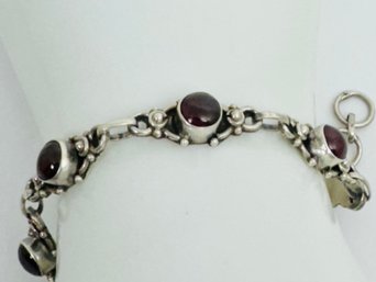 BEAUTIFUL STERLING SILVER GARNET LINK BRACELET