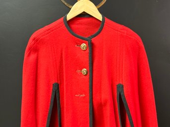 A Stylish Vintage Mid-Century Women's Cape In Red