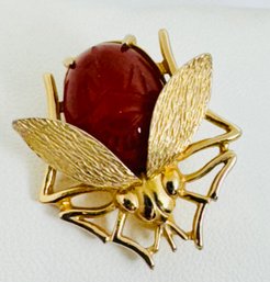 VINTAGE GOLD TONE EGYPTIAN REVIVAL CARVED CARNELIAN SCARAB BUG BROOCH