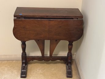 VICTORIAN TUCK TABLE