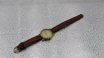 Vintage Lorus Gold Face Mickey Mouse Mens Watch