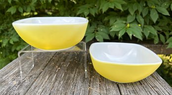 Lot Of 2 Yellow 4.75' Squared Yellow Pyrex Dishes # 410 - 12 Ounces ( READ Description)