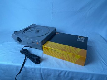 Kodak Ektagraphic Projector With Universal Slide Tray