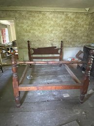 ANTIQUE CANNONBALL ROPE BED