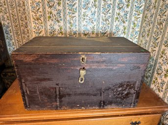 ANTIQUE BOX