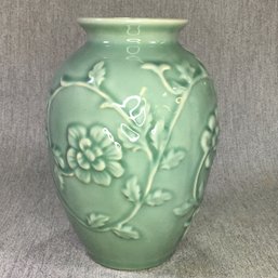 Very Pretty Asian Style Celadon Vintage Vase - Lovely Shape And Style - No Damage - Overall Very Nice Piece