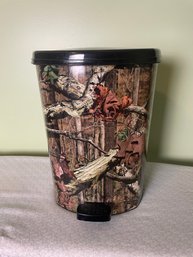 Mossy Oak Break Up Infinity Step Trash Can