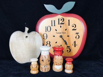 Kitchen Decor Apples And Salt And Pepper Shakers