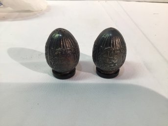 Metal Egg Shaped Salt And Peper Shakers