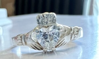 VINTAGE STERLING SILVER CZ CLADDAGH RING