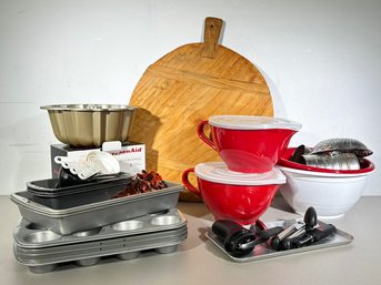 Kitchen Aid, Pyrex, And More Good Quality Kitchen Ware