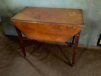 Early Federal Drop Leaf Table With Drawer