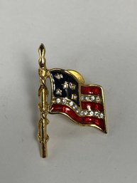 Vintage USA Flag Pin  22