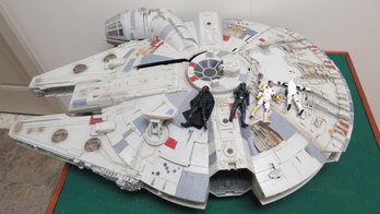 2006 Star Wars Millenium Falcon With Figures