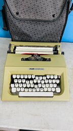 Vintage Olivetti Lettera 25 Typewriter