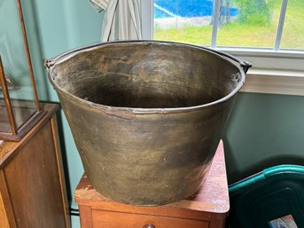 A LARGE COPPER 19TH CENTURY BUCKET
