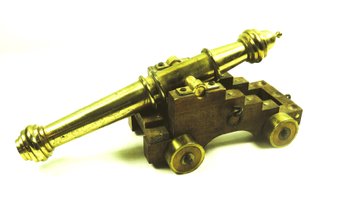 1 Brass & Wood Cannon