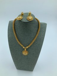 Matched Necklace/earring Set