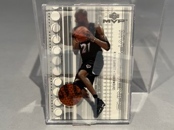 2001 Upper Deck MVP Souvenirs Kevin Garnett In Plastic Case (Case Is Cracked)