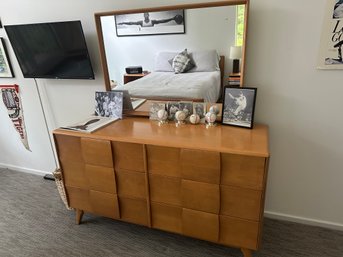 Vintage Mid Century Modern Heywood Wakefield Kohinoor  Maple 6 Drawer Dresser With Mirror In Champagne Finish