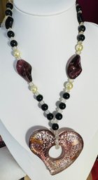 PRETTY ART GLASS HEART NECKLACE WITH GLASS AND FAUX PEARL BEADS