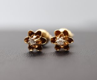 Elegant Diamond Stud Earrings In 14k Yellow Gold