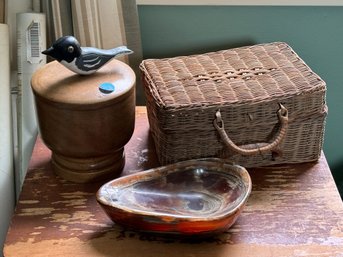 TREENWARE BOX W/ CARVED BIRD, BASKET BOX, AND AN AGATE TRAY