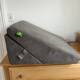 A Cushy Form Wedge Pillow