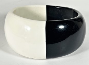 Large Black And White Dual Color Bakelite Plastic Bangle Bracelet