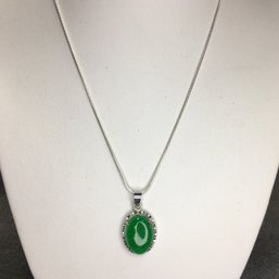 Very Pretty 925 / Sterling Silver Pendant With Oval Green Quartz Jade Pendant In Sterling With Sterling Chain