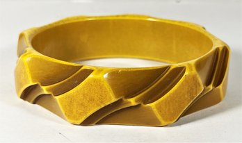 Vitnage Molded And Carved Butterscotch Bakelite Bangle Bracelet