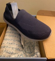 Ladies NIB Easy Spirit Slip On Sneaker Shoes