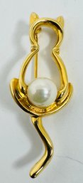 SMALL GOLD TONE FAUX PEARL CAT BROOCH