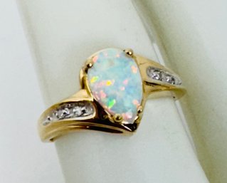 PRETTY 10K GOLD PEAR SHAPED OPAL AND DIAMOND RING