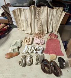 Antique Treasure Lot Of - Cute Little Shoes, Snow Boots For Kids, Monkey Cap And Vintage Corset. AB/E1