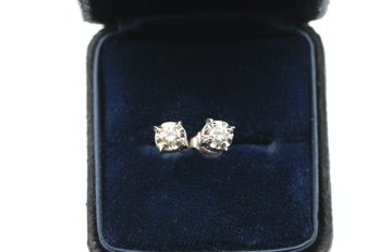 14k White Gold Diamond Stud Earrings