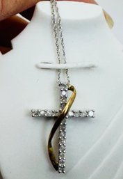 BEAUTIFUL 10K WHITE GOLD DIAMOND CROSS PENDANT NECKLACE