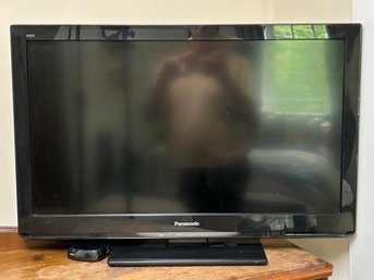 A 32' Panasonic Flat Screen TV