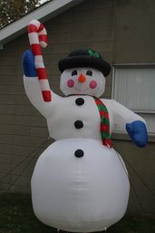 Giant 9' Airblown Inflatable Frosty The Snowman